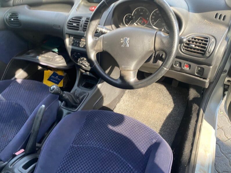 
								PEUGEOT 206 full									