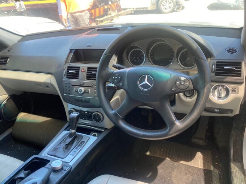 
								2011 MERCEDES BENZ C180 CGI BE full									
