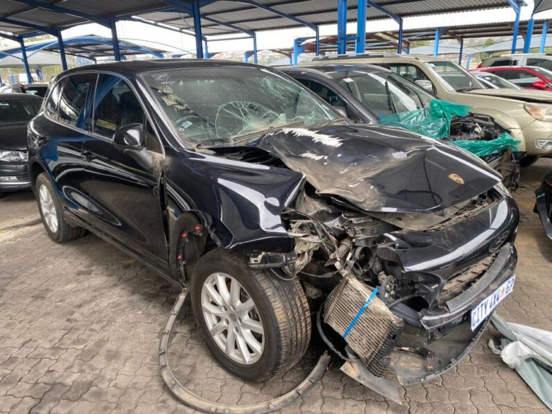 
								2012 PORSCHE CAYENNE full									