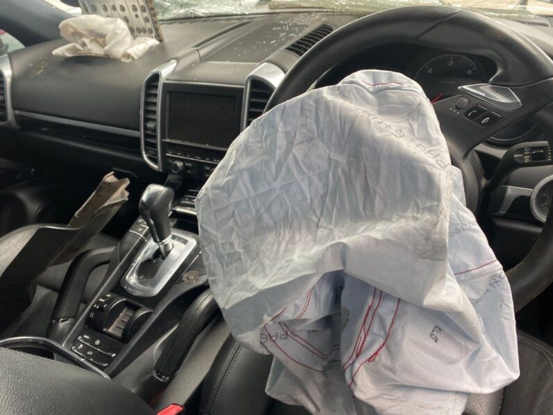 
								2012 PORSCHE CAYENNE full									