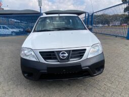 2015 NISSAN NP200