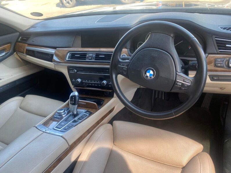 
								2010 BMW 750i full									