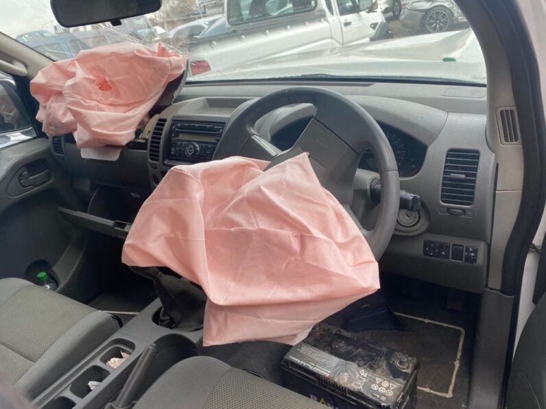 
								2011 NISSAN NAVARA 2.5 dCi XE full									