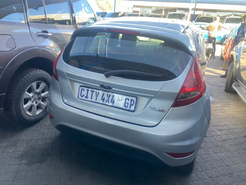 
								2011 FORD FIESTA 1.4i TREND full									