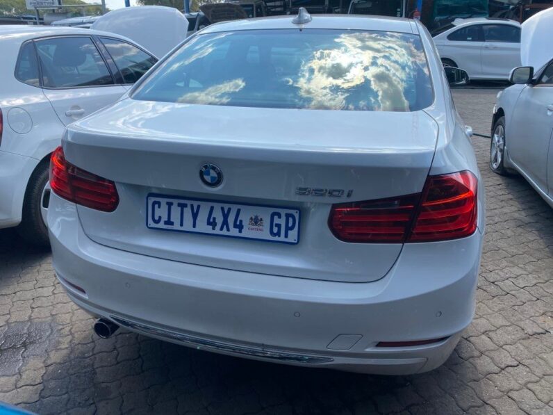 
								2012 BMW 320i full									