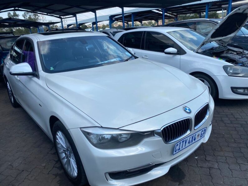 
								2012 BMW 320i full									