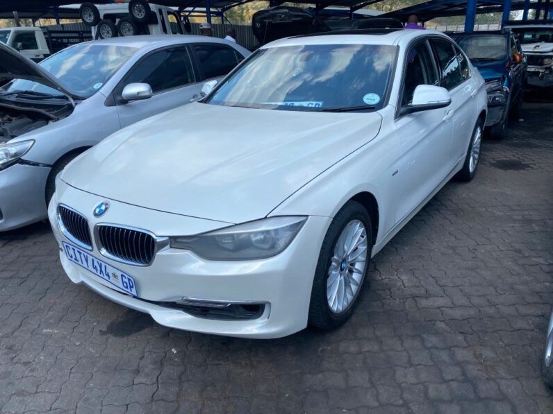 
								2012 BMW 320i full									