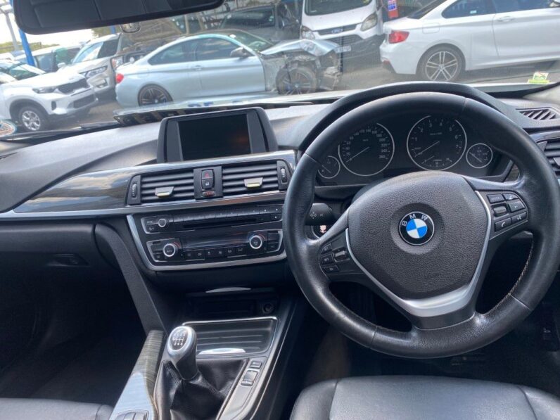 
								2012 BMW 320i full									