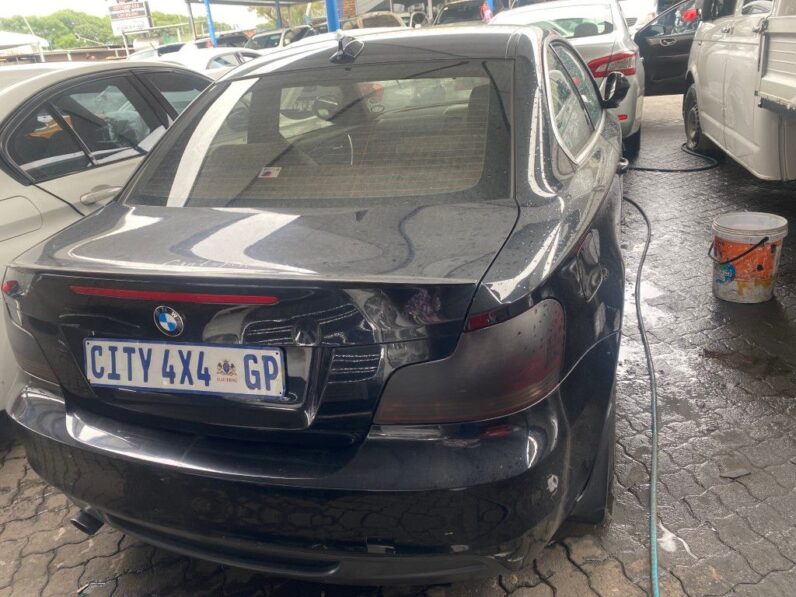 
								2010 BMW 125i full									