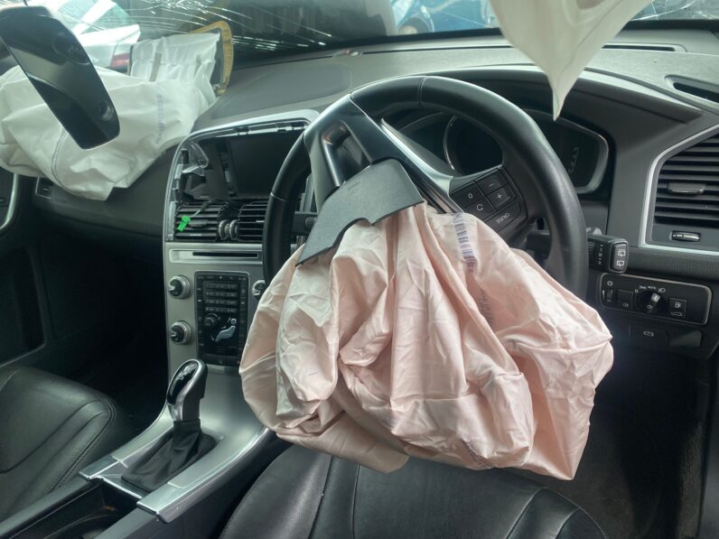 
								2017 VOLVO XC60 full									