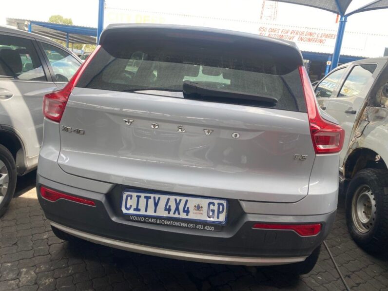 
								2020 VOLVO XC40 full									