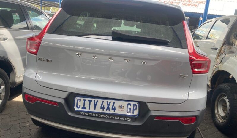 
								2020 VOLVO XC40 full									