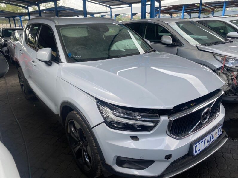 
								2020 VOLVO XC40 full									