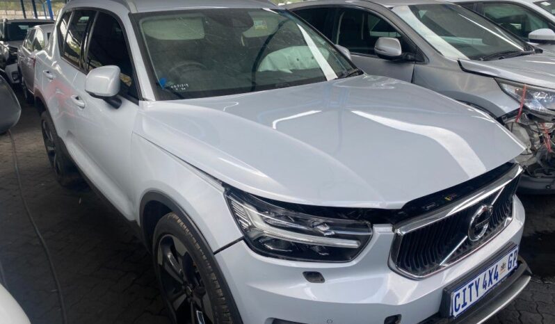 
								2020 VOLVO XC40 full									