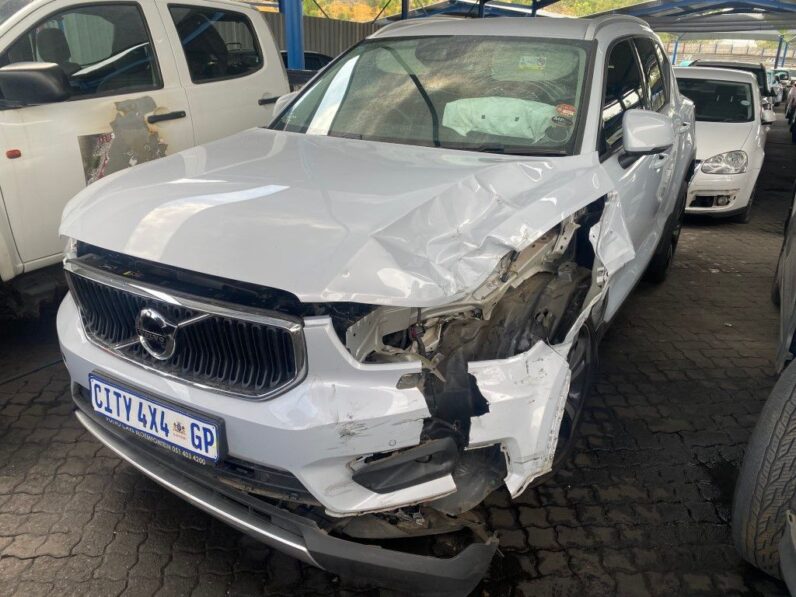 
								2020 VOLVO XC40 full									