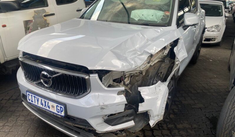 
								2020 VOLVO XC40 full									