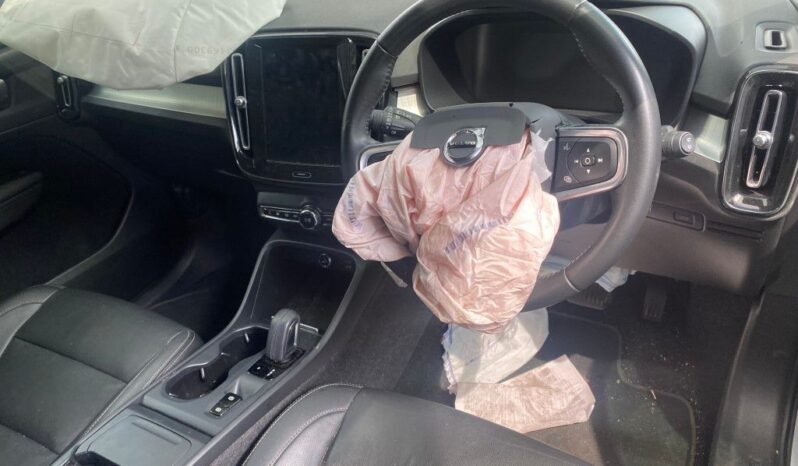 
								2020 VOLVO XC40 full									