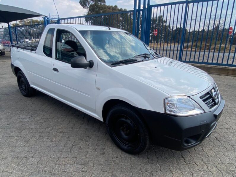 
								2015 NISSAN NP200 full									