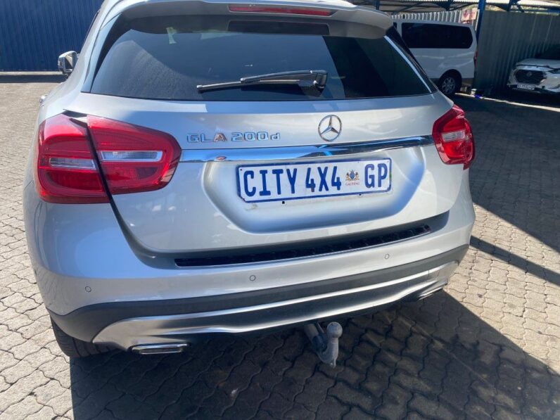 
								2017 MERCEDES BENZ GLA 200 CDI full									