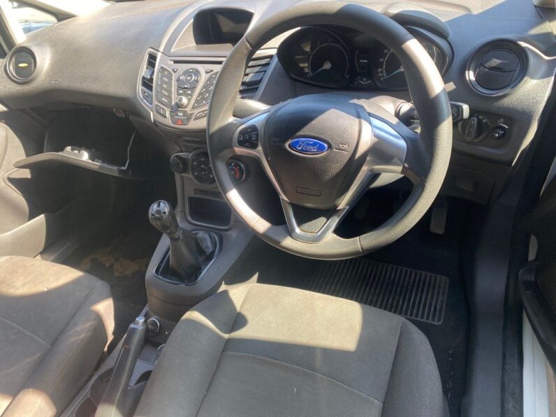 
								2015 FORD FIESTA full									