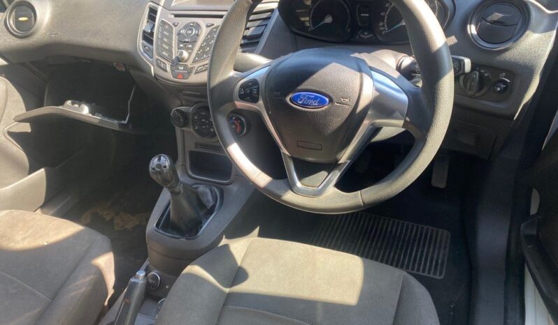 
								2015 FORD FIESTA full									