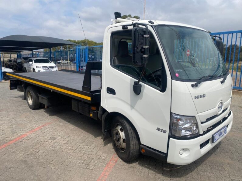 
								2015 HINO 300 611 LWB full									