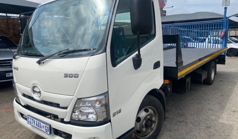 
								2015 HINO 300 611 LWB full									