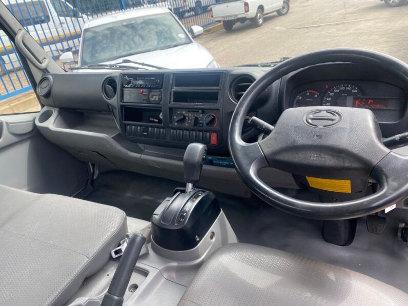 
								2015 HINO 300 611 LWB full									