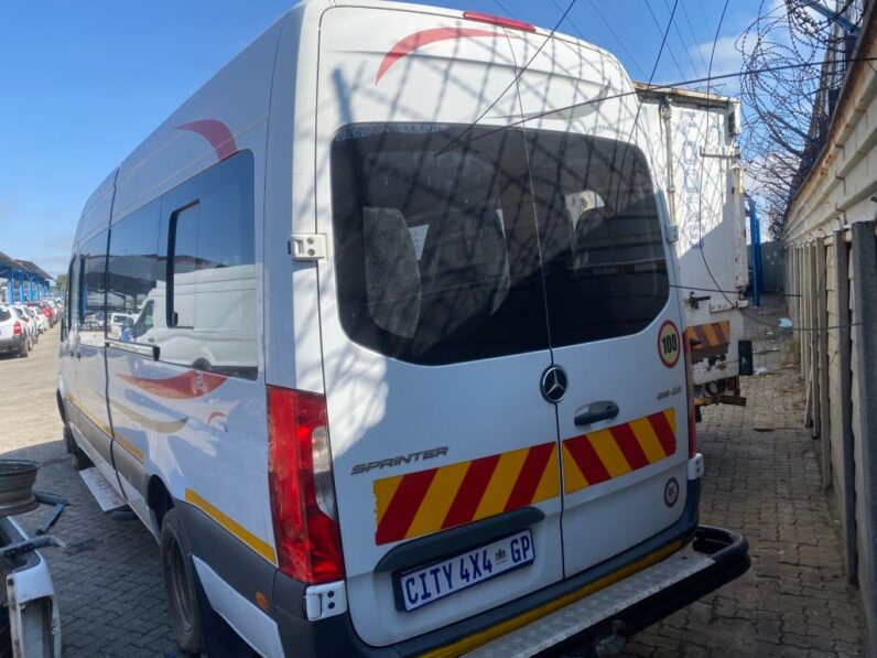 
								2021 MERCEDES BENZ SPRINTER 519 full									