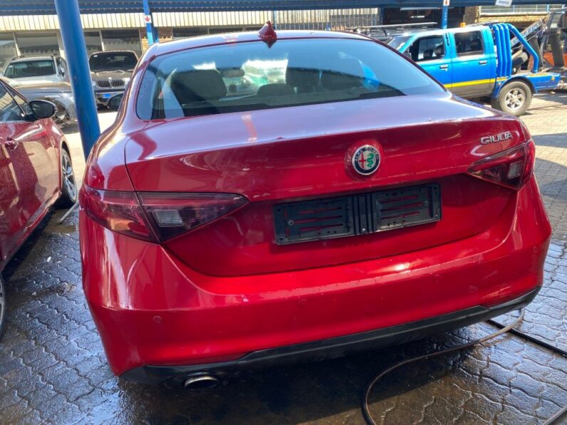 
								2017 ALFA ROMEO GIULIA full									