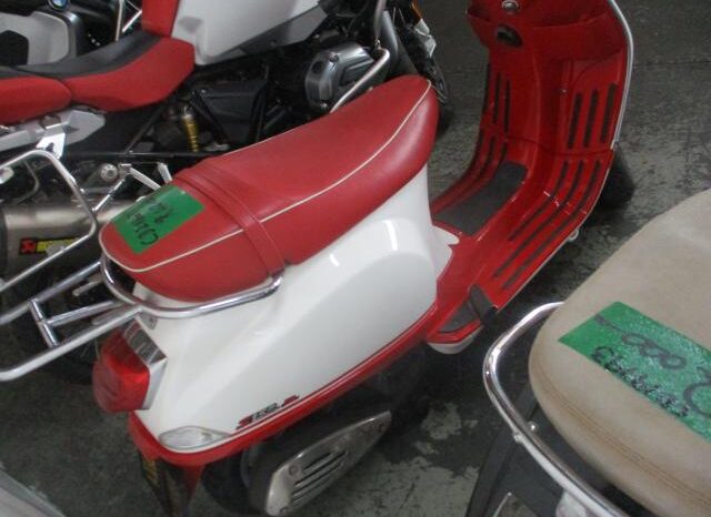 
								2011 VESPA SCOOTER full									