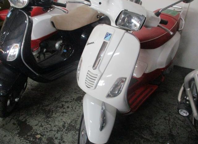 
								2011 VESPA SCOOTER full									