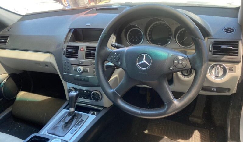 
								2011 MERCEDES BENZ C180 CGI BE full									