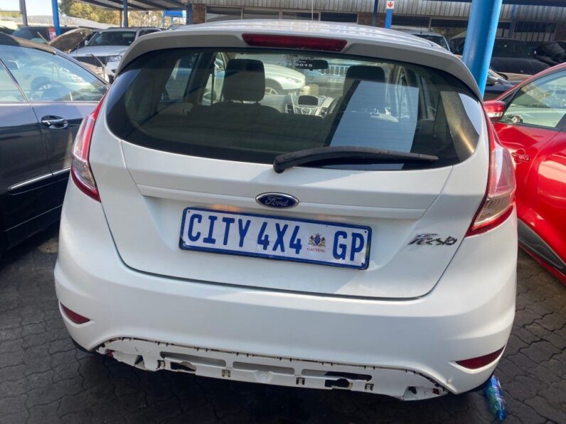 
								2015 FORD FIESTA full									