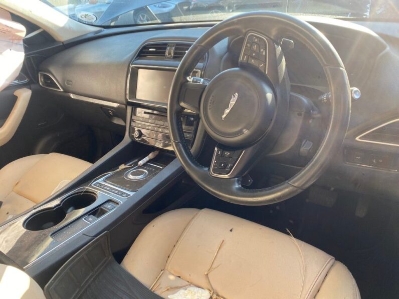 
								2017 JAGUAR F PACE full									