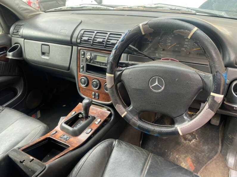 
								2002 MECERDES BENZ ML270 CDI full									