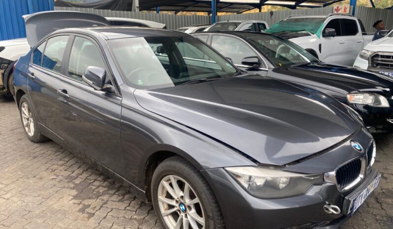 
								2013 BMW 320i full									