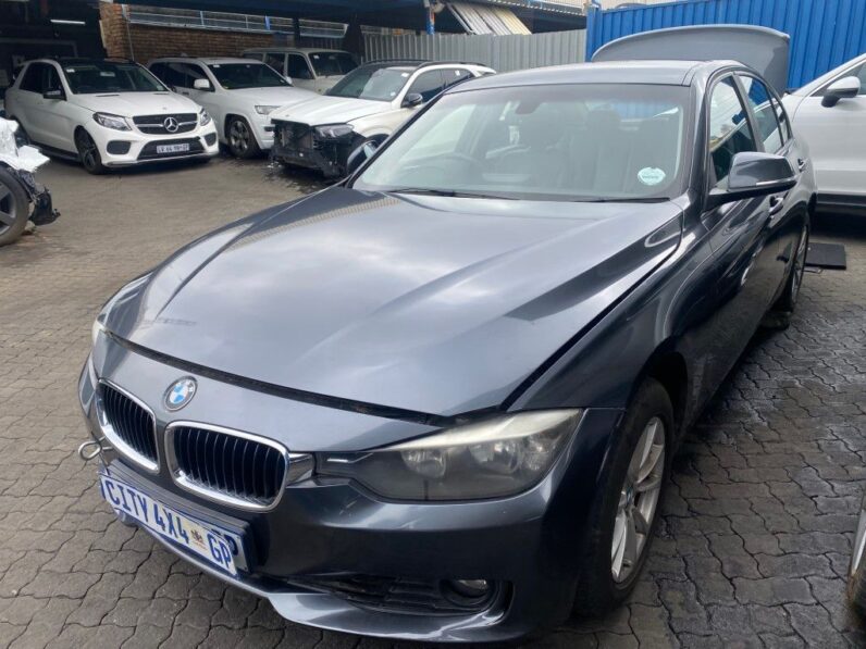 
								2013 BMW 320i full									