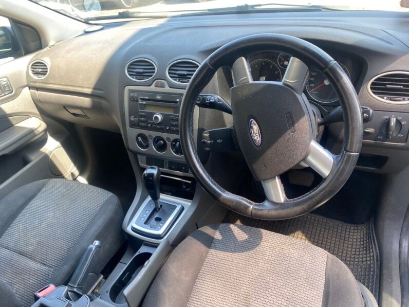 
								2005 FORD FOCUS full									