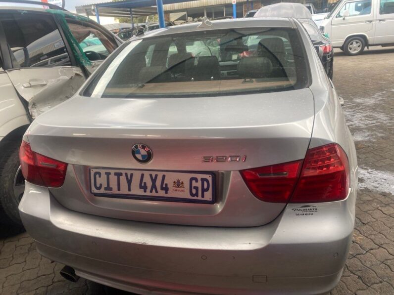 
								2010 BMW 320i full									