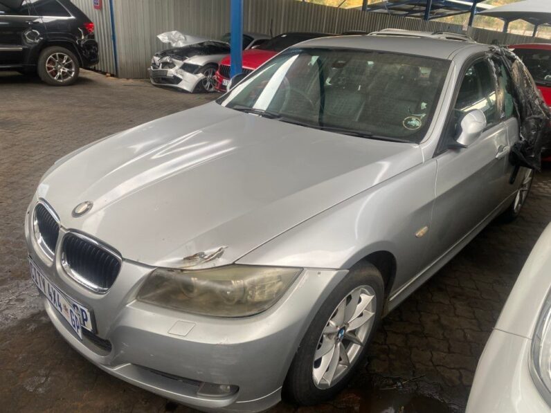
								2010 BMW 320i full									