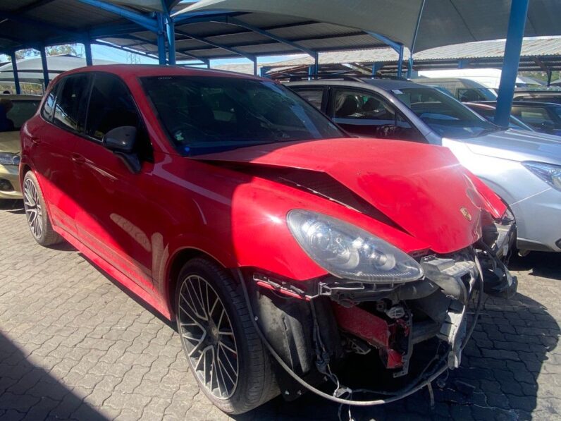 
								2013 PORSCHE CAYENNE GTS full									