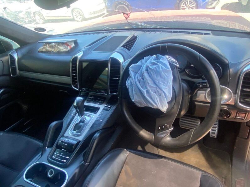 
								2013 PORSCHE CAYENNE GTS full									