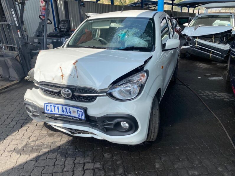 
								2025 TOYOTA VITZ 1.0 XR full									