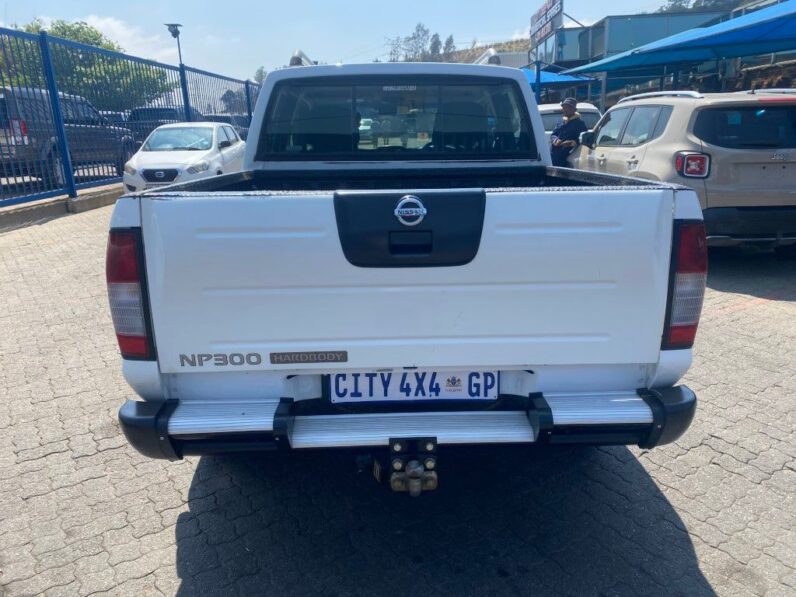 
								2018 NISSAN NP300 2.4i full									