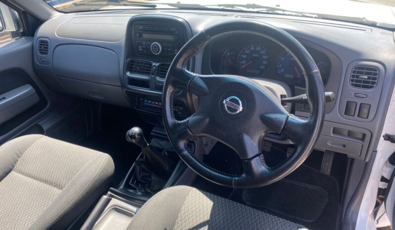 
								2018 NISSAN NP300 2.4i full									