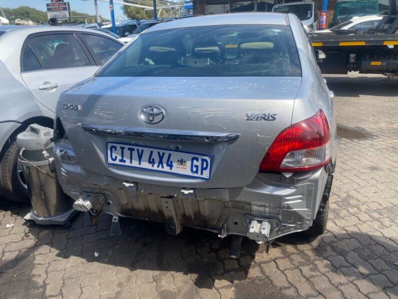 
								2012 TOYOTA YARIS full									