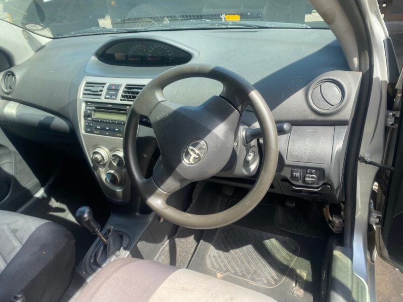
								2012 TOYOTA YARIS full									