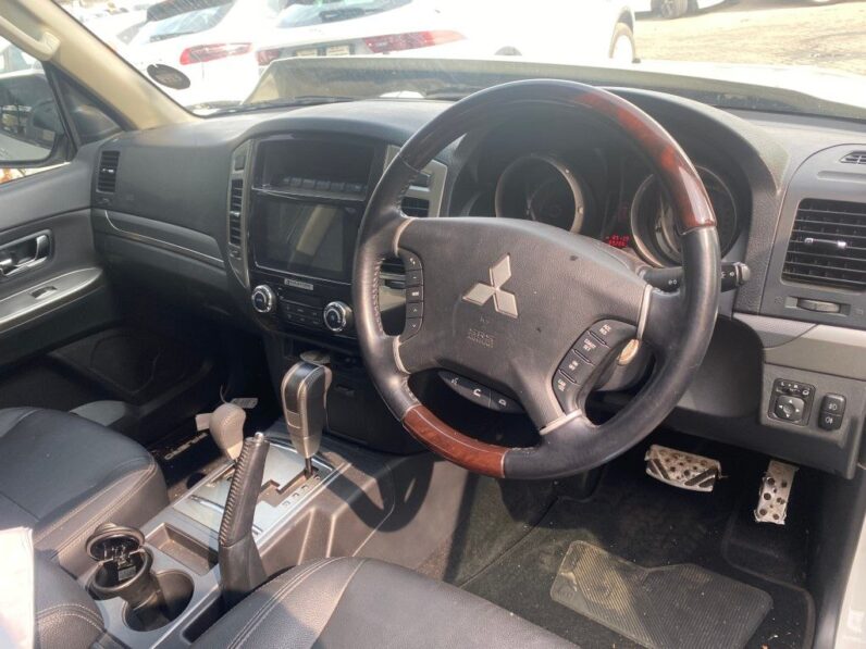 
								2019 MITSUBISHI PAJERO full									