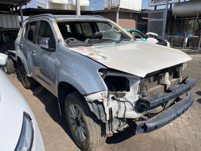 
								2019 ISUZU MU X 3.0D 4X4 A/T full									